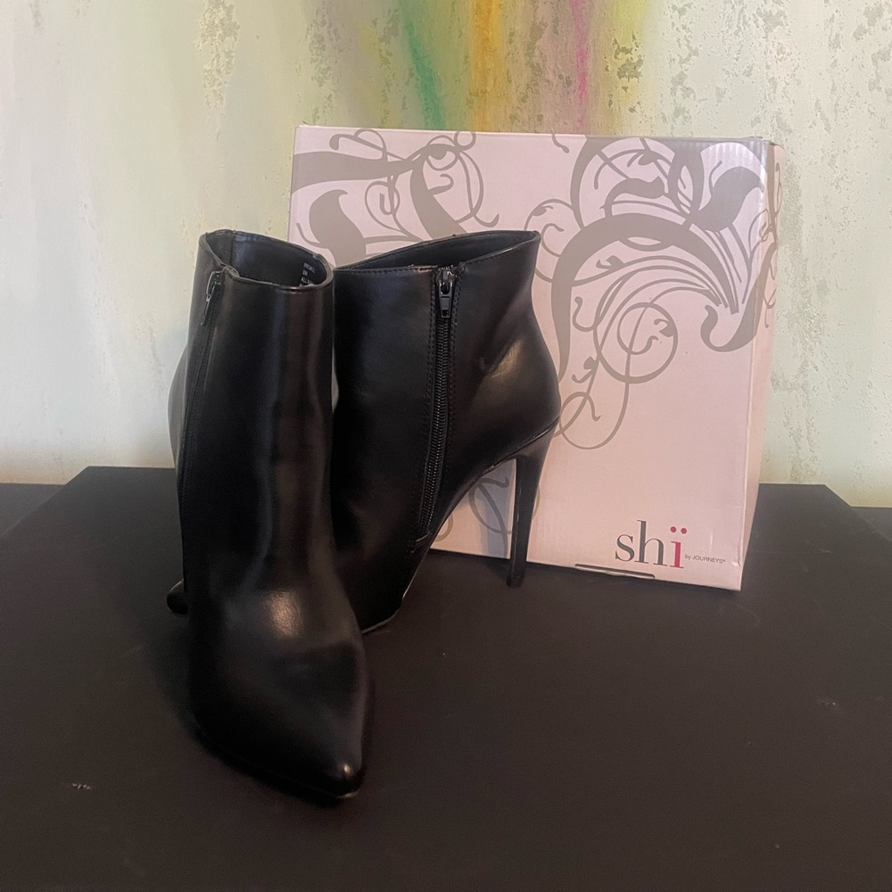 Shi black booties
